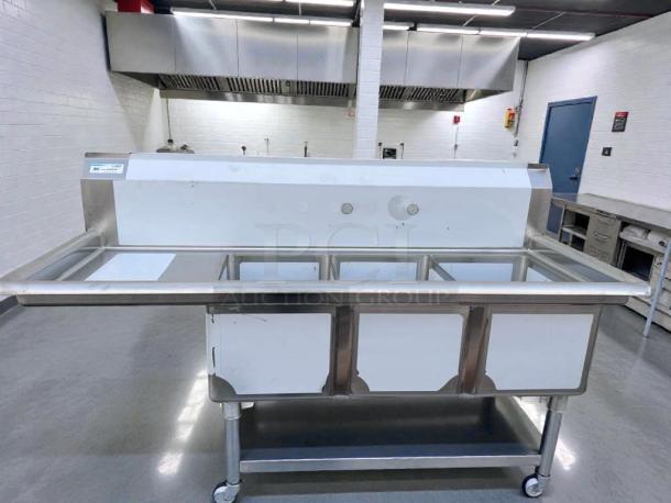 Brand new KoolMore SC121610-16L3 stainless steel prep table. Features cold food wells, NSF certified, in premium condition.
