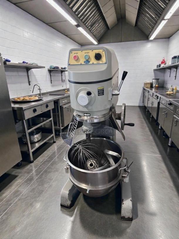 Globe 20-Qt commercial planetary mixer, floor model, in premium condition. Tested and operational, 115V, includes attachments.