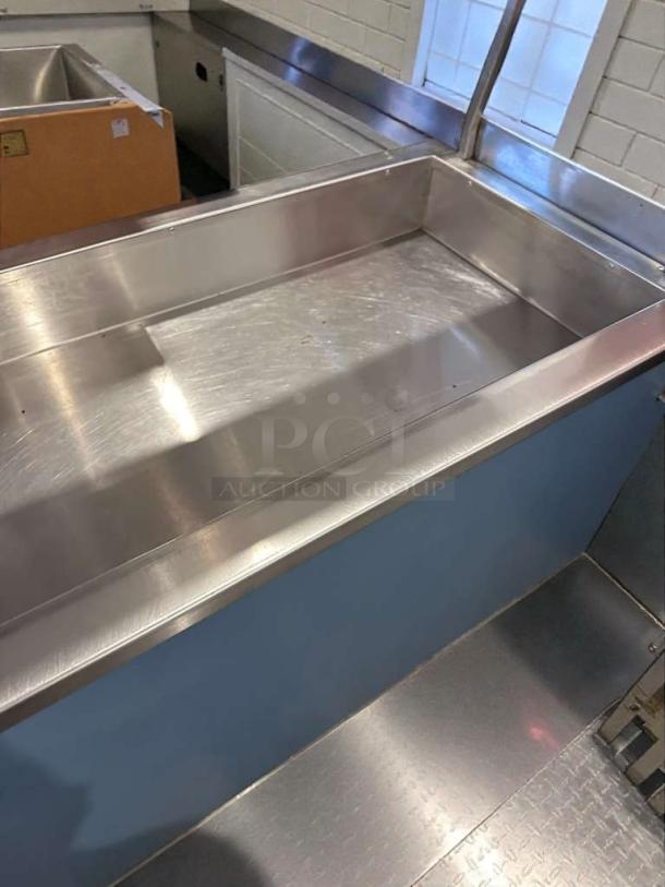 High-grade Duke Aerotot mobile cold food serving station, stainless steel, excellent condition, fully tested, model DUK-L-COLD-0341.