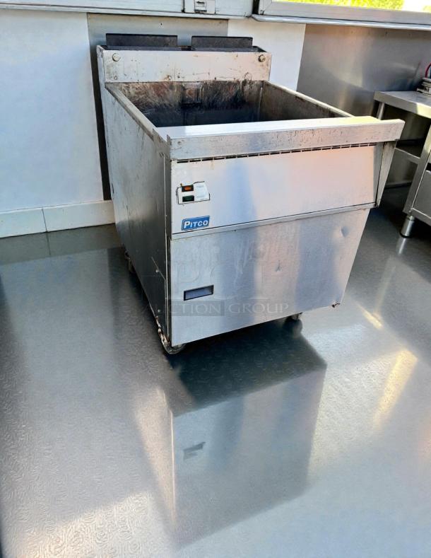 Pitco commercial gas fryer, stainless steel, floor model, superior condition, fully tested, model PIT-L-FRY-0353.