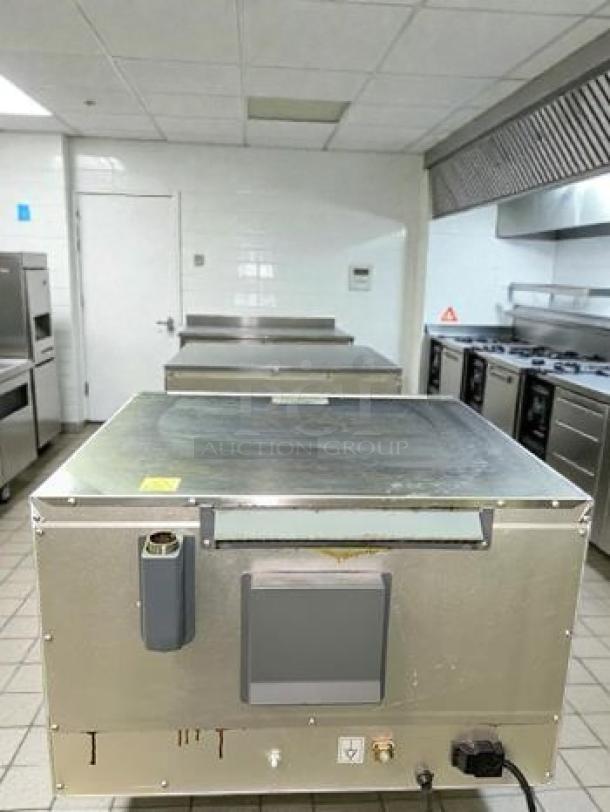 Cadco Lisa OV-013 commercial countertop convection oven, top-tier condition, 208–240V, fully tested, stainless steel exterior.