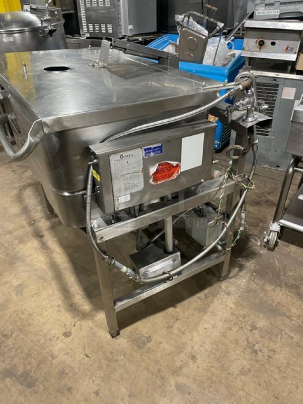 Groen NHFPE4 stainless steel 40-gal tilt skillet, natural gas powered, with single spout faucet, on legs, used condition.