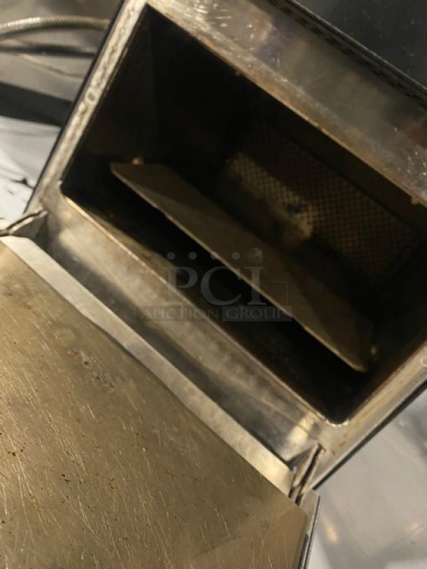 MerryChef Eikon E2S rapid cook oven, 2022 model, black, electric, 208/240V, 1 phase, interior view.