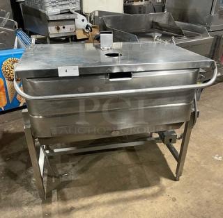 Groen NHFPE4 commercial 40-gal stainless steel tilt skillet, natural gas, single spout faucet, on legs, good condition.