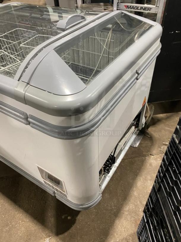 AHT Malta185 curved-top ice cream merchandiser with double glass sliding doors and poly-coated basket, model 2017.