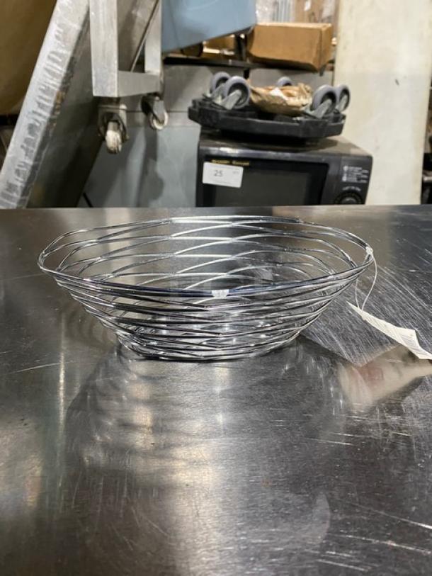 American Metalcraft chrome-plated 9"x6" oval birdnest basket, model FRUC16, in new condition.