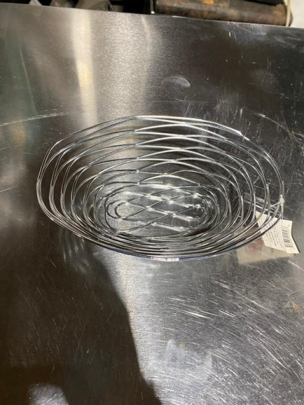 NEW American Metalcraft Chrome Plated 9"x6" Oval Birdnest Basket, Model FRUC16, on display; features modern design.