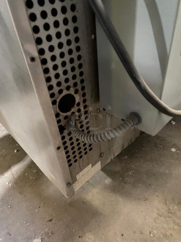 Southbend Marathoner Gold Series commercial stainless steel convection oven, single stack, with wired oven rack, good condition.