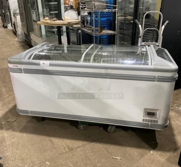 AHT Malta185 commercial ice cream merchandiser, 2017 model, white, curved top, glass sliding doors, wired basket, SN: 34886700000006.