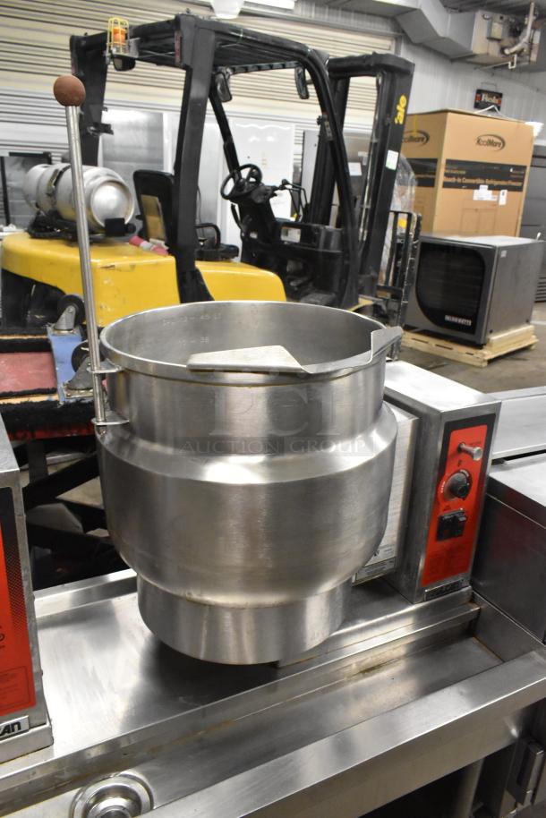 Vulcan K12ETT steam table station with two 12-gallon tilting kettles on casters, 208/240V, in good condition.