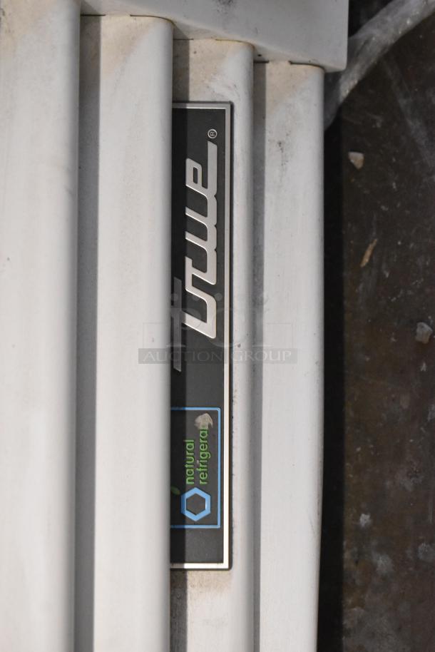 2021 True TSCI-600R-G-PH cooler label with "natural refrigerant" marking, showcasing brand emblem.