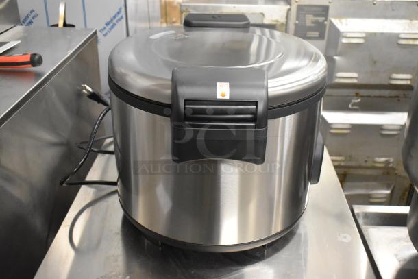 Brand new 2022 Galaxy 177GRCS60 60 cup sealed electric rice cooker/warmer, 120V, 1 phase, scratch and dent condition.