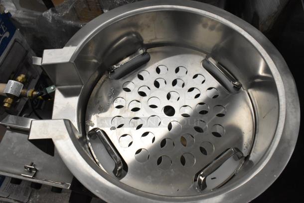 Brand new 2022 Insinkerator PRT-3 stainless steel PowerRinse food waste collector, 208/220-240V, 3 phase. Scratch and dent condition.