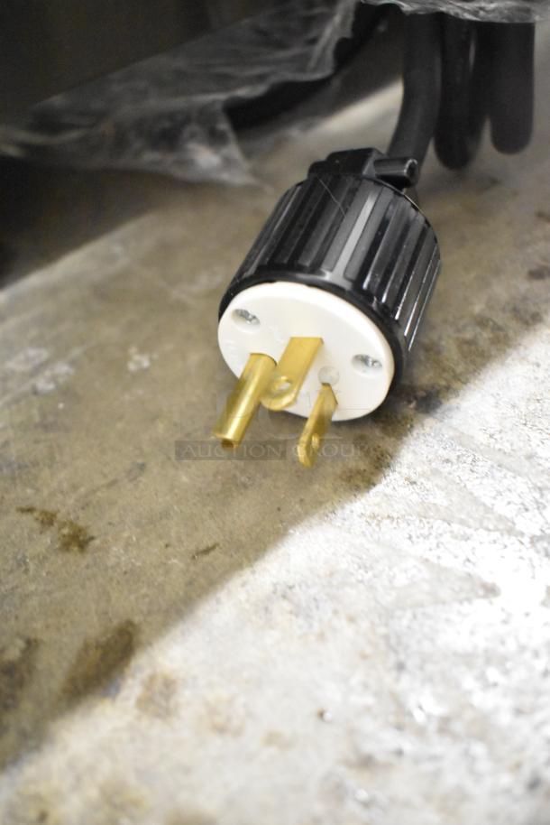 Electrical plug detail of ServIt 423HDM26SA Heated Display Case. Note: Check listing for glass damage details.