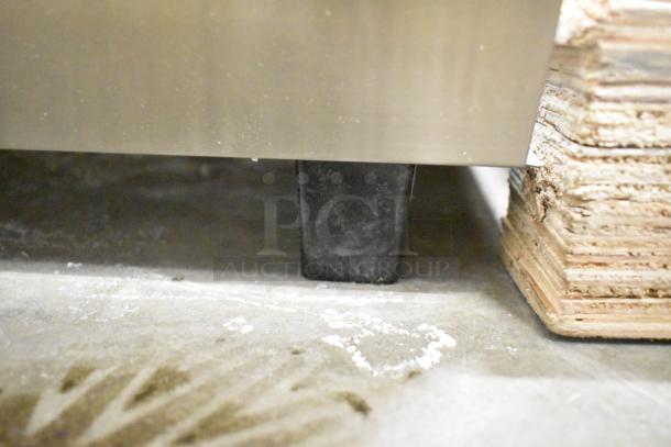 ServIt 423HDM26SA heated display case leg, set on wooden boards, showing minor wear on surface.