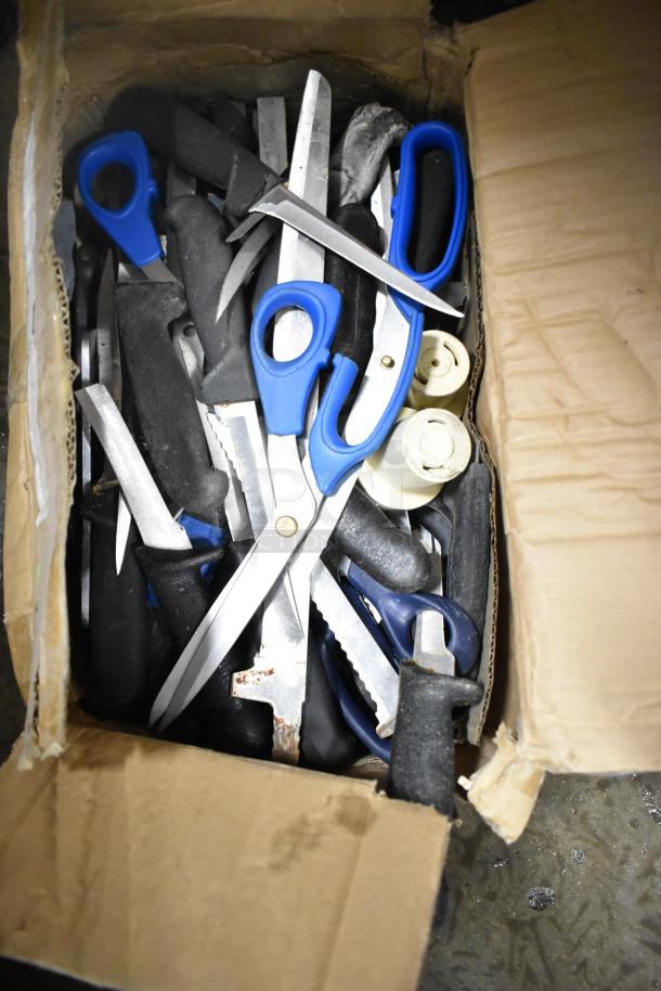 Box of 100 sharpened stainless steel knives, including chef and serrated knives, with blue handles, in used condition.