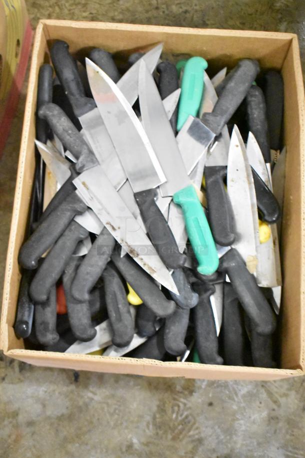 Box of 150 sharpened stainless steel knives, including chef knives. Features black and green handles. Mixed condition.