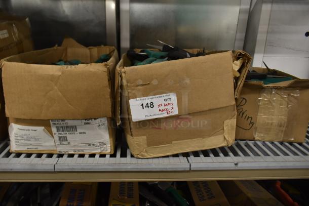Box of 250 sharpened stainless steel knives, including a poultry knife, in used condition. Labels indicate item details and quantity.