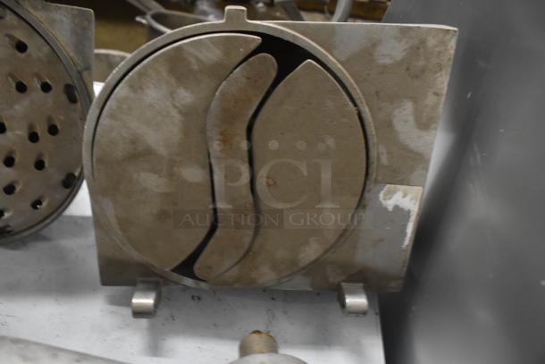 Set of 4 pelican heads with blades, featuring 2 grating and 2 slicing blades. No front pieces included. Auction multipack.