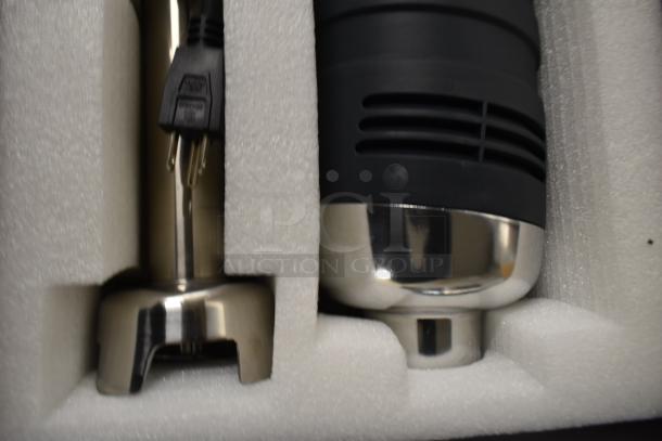 AvaMix 928IBHD18 18" heavy-duty immersion blender, variable speed, 1 1/4 hp, 120V, new scratch and dent, tested and working.