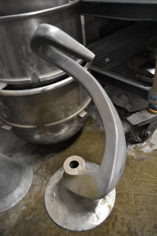 8 items: 3 mixing bowls, 5 dough hook attachments for Hobart mixer. Metal construction, used condition. Auction set.