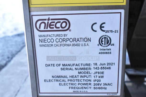 牌匾展示上有 2021 Nieco JF93E 商业台面电动 BroilVection 传送带烤架的标签，电压 208V，三相。