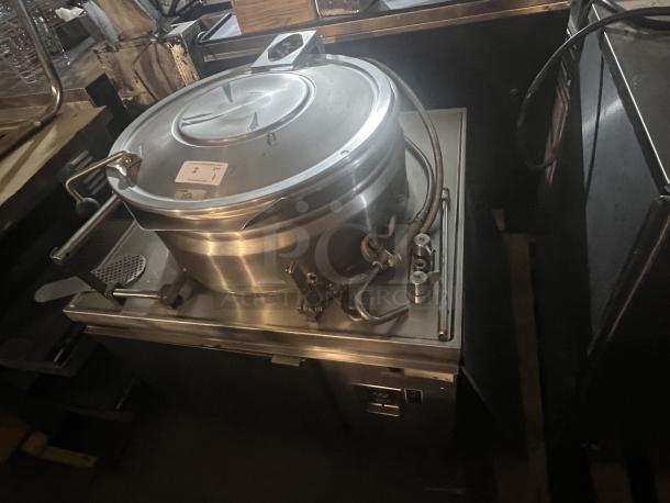 Market Forge commercial steamer model MT25EOEL, single phase, in good condition, with visible controls and lid markings.