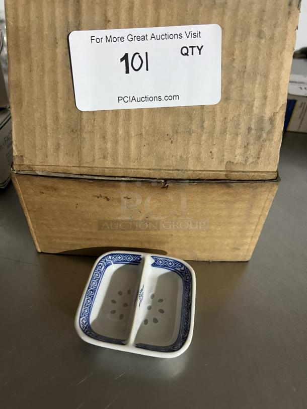 2 x 2 sauce dishes with blue pattern, divided design, ceramic material. New condition, set of two. Quantity label included.