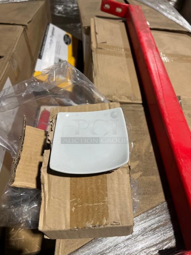 Mixed pallet with FineLine Conserveware 5.7" dome lids, San Jamar MKBD100 bandage dispenser, JB Prince R188 porcelain plates. New condition.