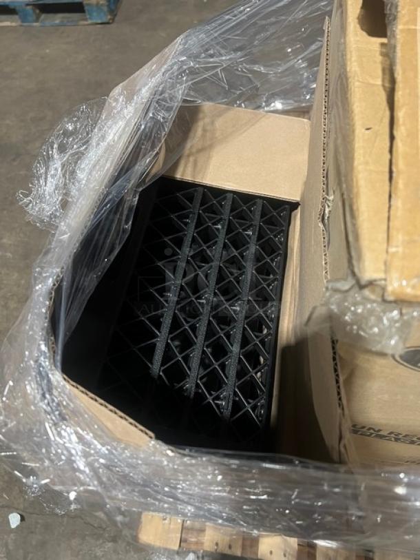 Mixed pallet with commercial food containers and accessories. Includes glass rack and various bowls. New condition, packaging intact.