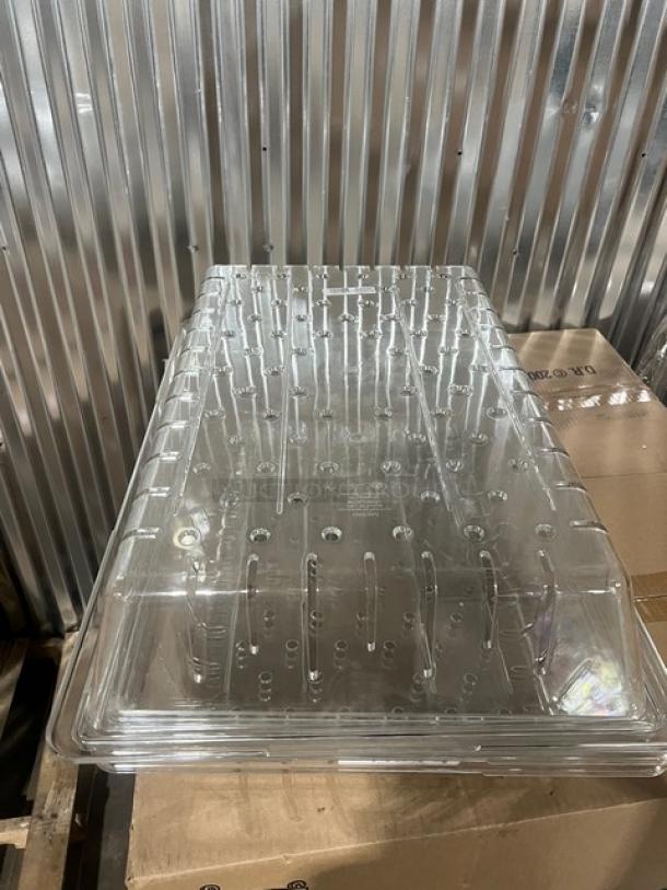 Brand new Cambro Camwear 1826CLRCW135 clear polycarbonate 18"x26" 5" deep perforated food storage colander.