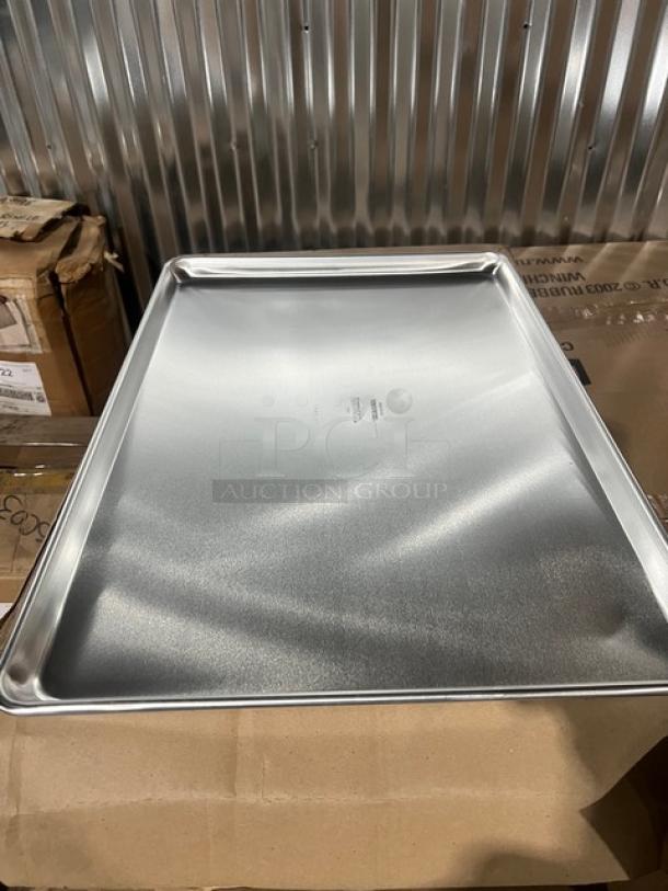 Brand new Vollrath Wear-Ever 9003 aluminum full-size bun pan. Heavy duty, commercial quality, pristine condition.
