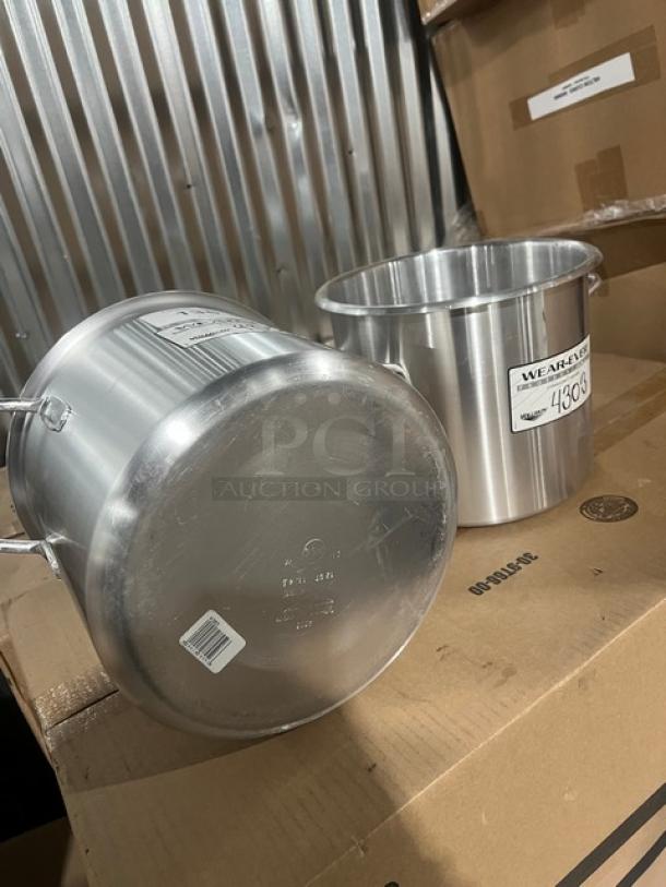 Brand new Vollrath Wear-Ever 12 Qt. aluminum stock pot, model 4303, with classic rolled edge; commercial-grade quality.