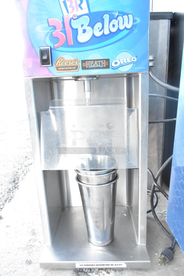 Vita-Mix VM0800A commercial frozen drink mixer, 120V, features brand logos, includes removable cup holder.