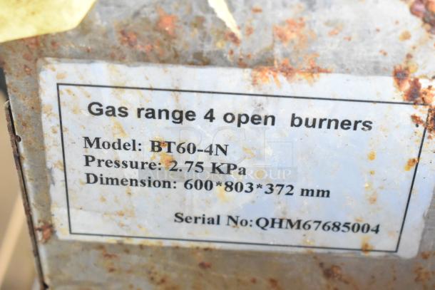 Label on BT60-4N gas range, 4 open burners, pressure 2.75 KPa, dimensions 600x803x372mm, serial QHM67685004. Rust visible.