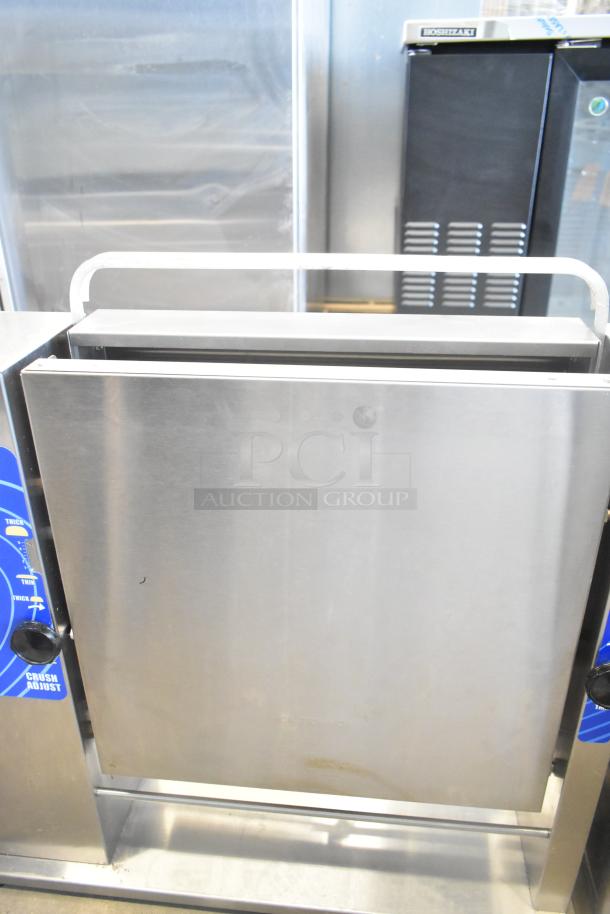 Prince Castle 297-T12P countertop slim line bun toaster, stainless steel, 115 volts, 1 phase, with control knob, excellent condition.