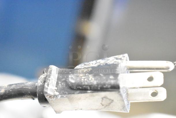 Close-up of a worn three-prong plug attached to the Star 3W countertop topping warmer. Plug shows signs of wear, indicating use.