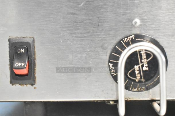 Server TWIN FS food warmer, close-up of controls with on/off switch and temperature dial. 120V, 1 Phase.