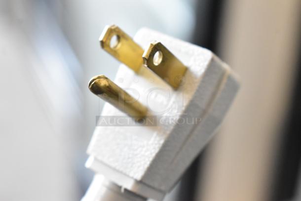 Close-up image of a plug for the 2019 True GDM-41SL-48-HC-LD cooler, 115 volts, emphasizing electrical compatibility.