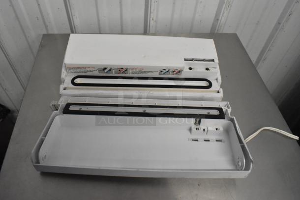 FoodSaver VAC750 vacuum bag sealer, open view, with instructions. Good condition. Box included.