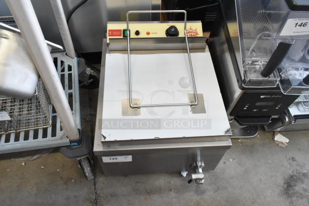 Brand new Carnival King 25 lb. fryer, model 382DFC44001, for funnel cakes and donuts. Scratch and dent condition. 240V, 1 phase.