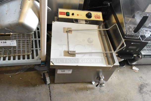 Brand new Carnival King 382DFC44001 funnel cake/donut fryer, 25 lb capacity. 240V, 1 phase. Notable scratch and dent.