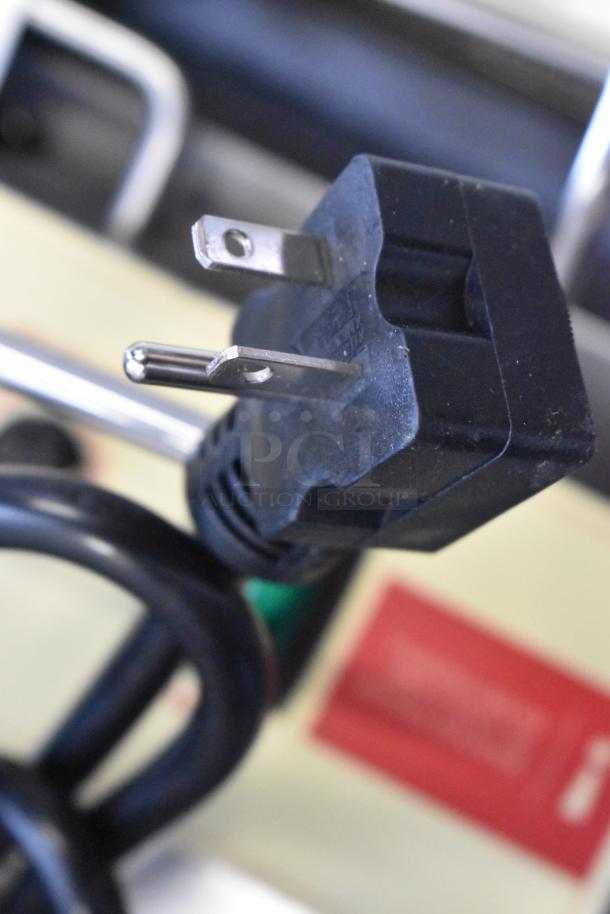 Carnival King 25 lb. funnel cake/donut fryer plug, 240V, 1 phase. Brand new, scratch and dent condition.