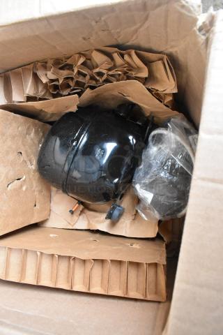 BRAND NEW Avantco 17810035 Compressor in packaging, for SS-PT-71/APT-71 Series, uses R-290, visible dents on box.