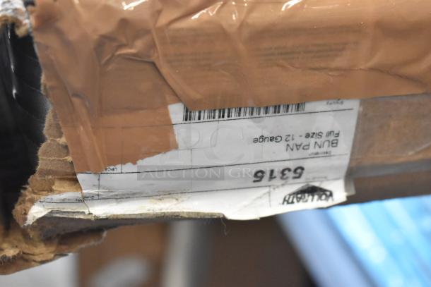 Cardboard box labeled "Vollrath 5315 Bun Pan, Full Size - 12 Gauge," indicating scratch and dent condition for auction.