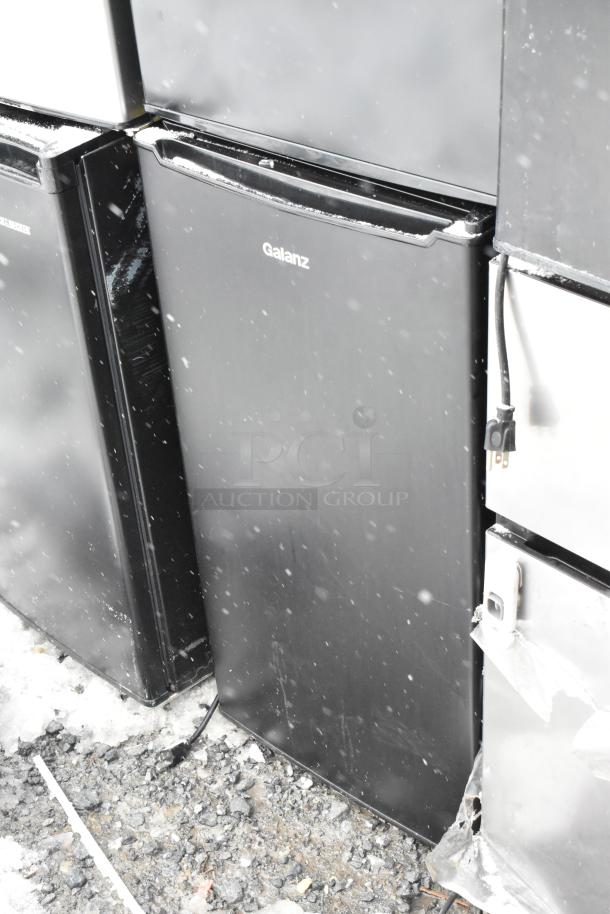 Nine mini coolers, including Galanz models GLR33MBKE23 and GLR31TS1E02. Black finish, 120V, 1 phase. Auction lot.