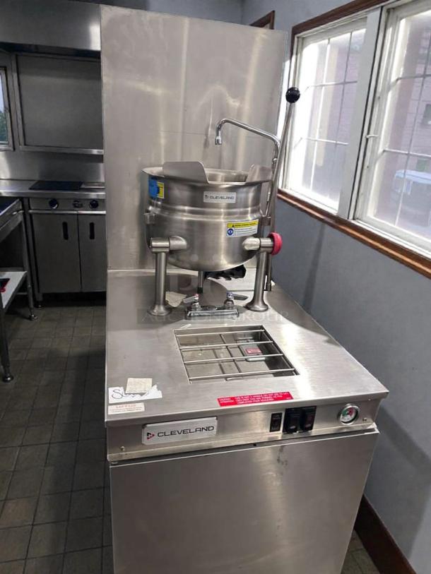Brand new Cleveland 24GMK6200 commercial gas steam kettle, 24-gallon capacity, NSF & CSA certified, fully operational, stainless steel.
