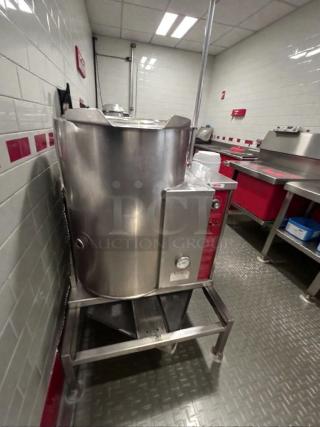 Like-new Cleveland Range 24GMK6200 gas steam kettle, stainless steel, NSF & CSA certified, fully tested, excellent condition.