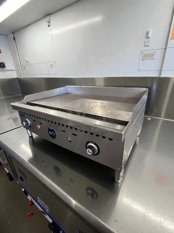 Excellent condition Vulcan VCR36-T commercial gas griddle, 36" natural gas, NSF & UL listed, fully tested, stainless steel.