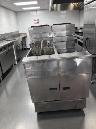 Pitco SG14 commercial gas fryer, 40 lb capacity, in excellent condition. NSF & CSA certified, fully operational, stainless steel.